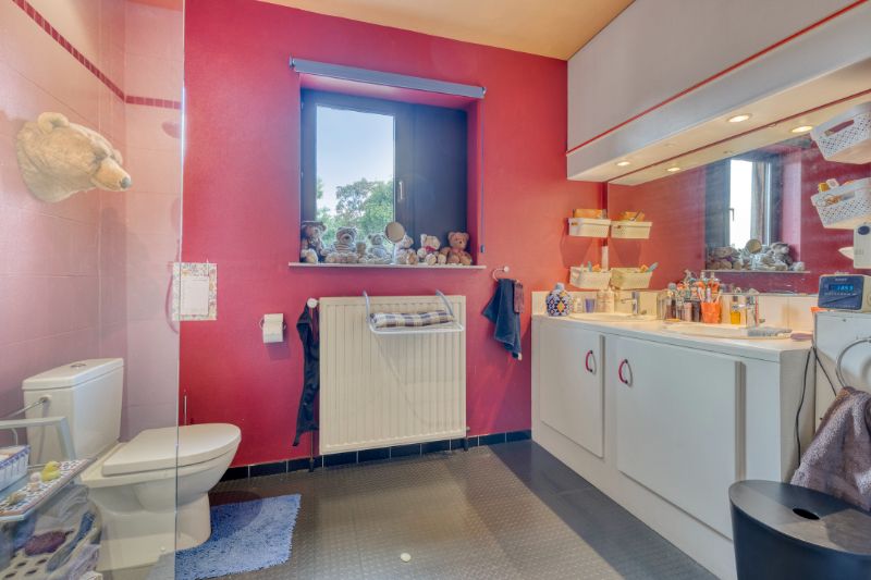KARAKTERVOLLE BURGERWONING MET TUIN IN EEN RUSTIGE BUURT foto 19