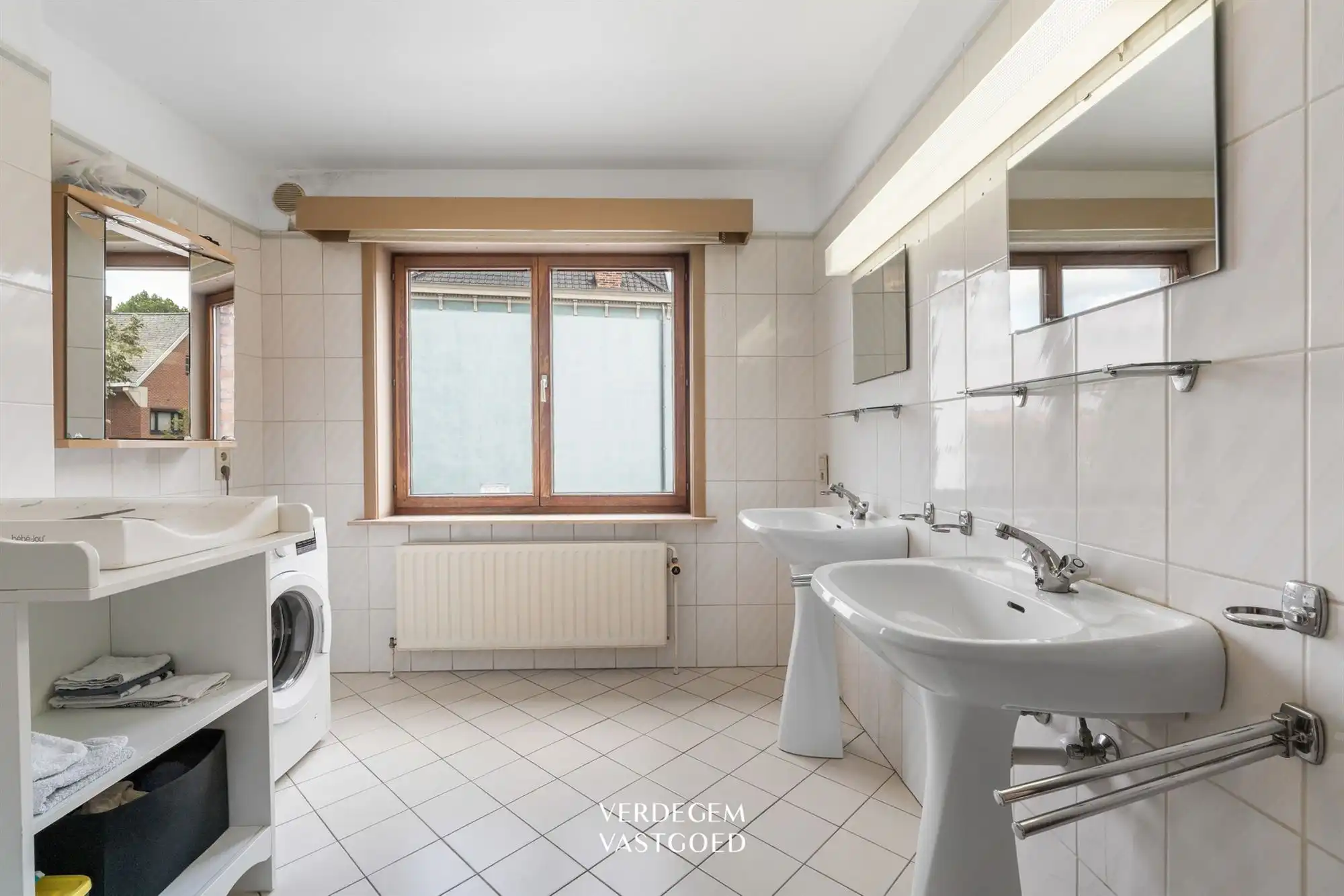 Centraal gelegen opbrengsteigendom met gelijkvloerse handel/kantoor en duplexappartement foto 12