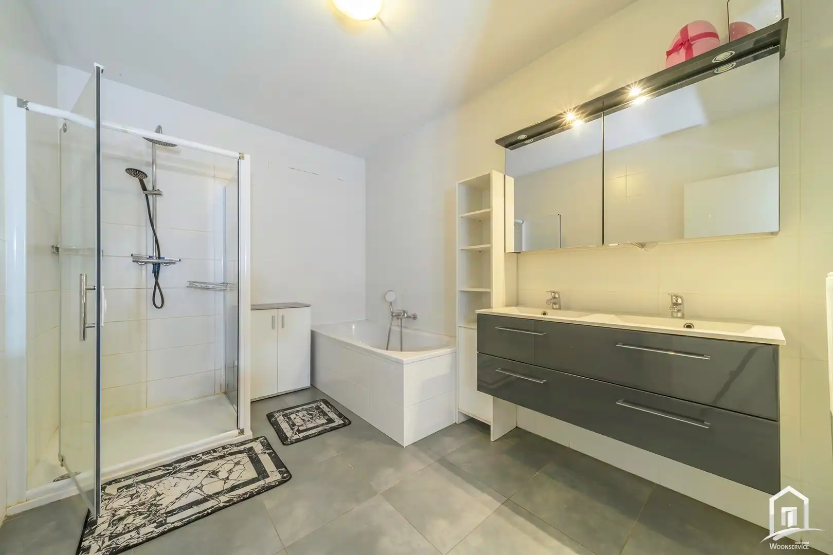 Ruim gelijkvloers appartement met 2 slaapkamers en tuin ! foto 7