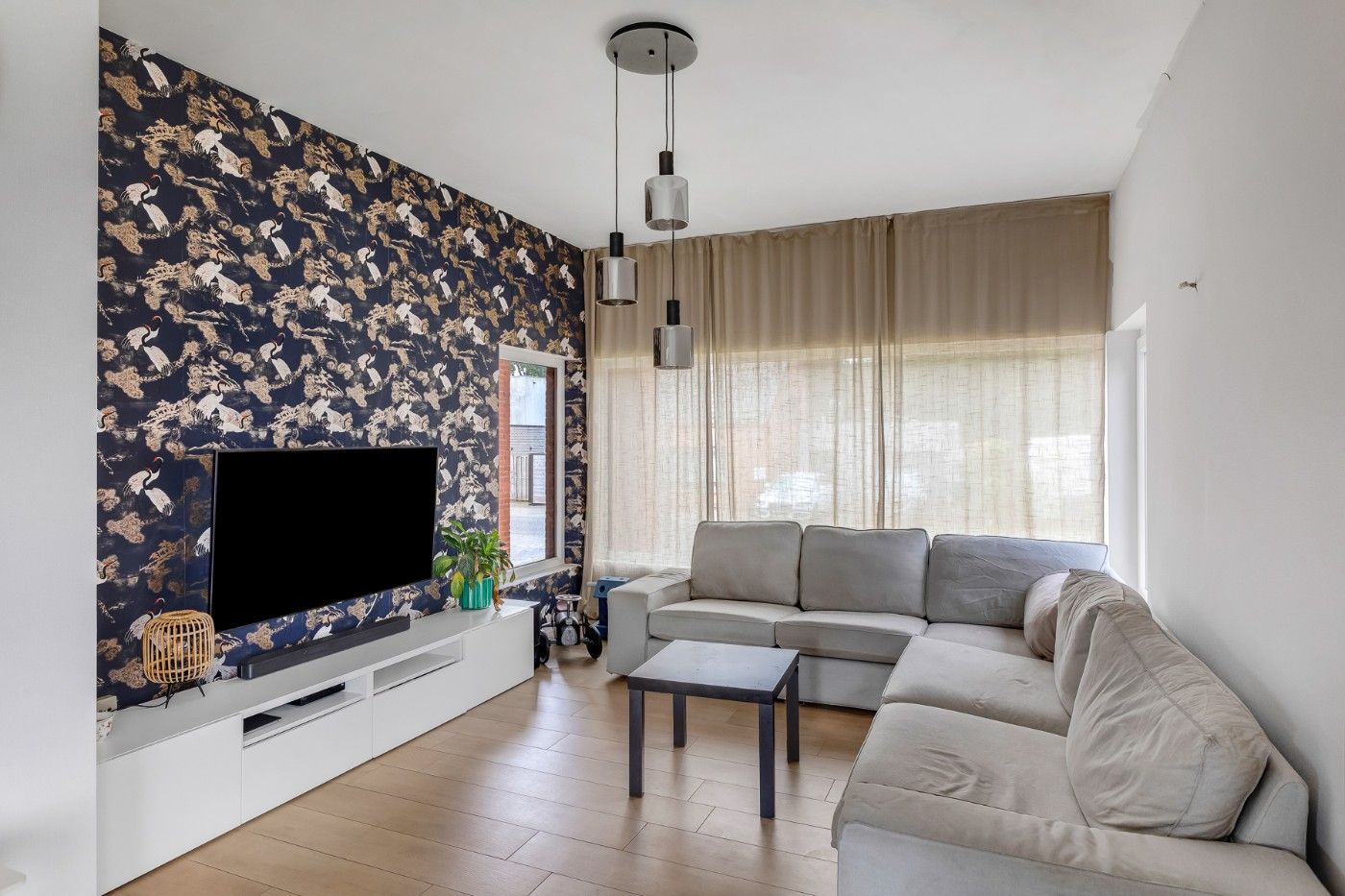 Vrijstaande, gerenoveerde woning met 2 slpk., garage, ruime souterrain, zolder en tuin foto 7