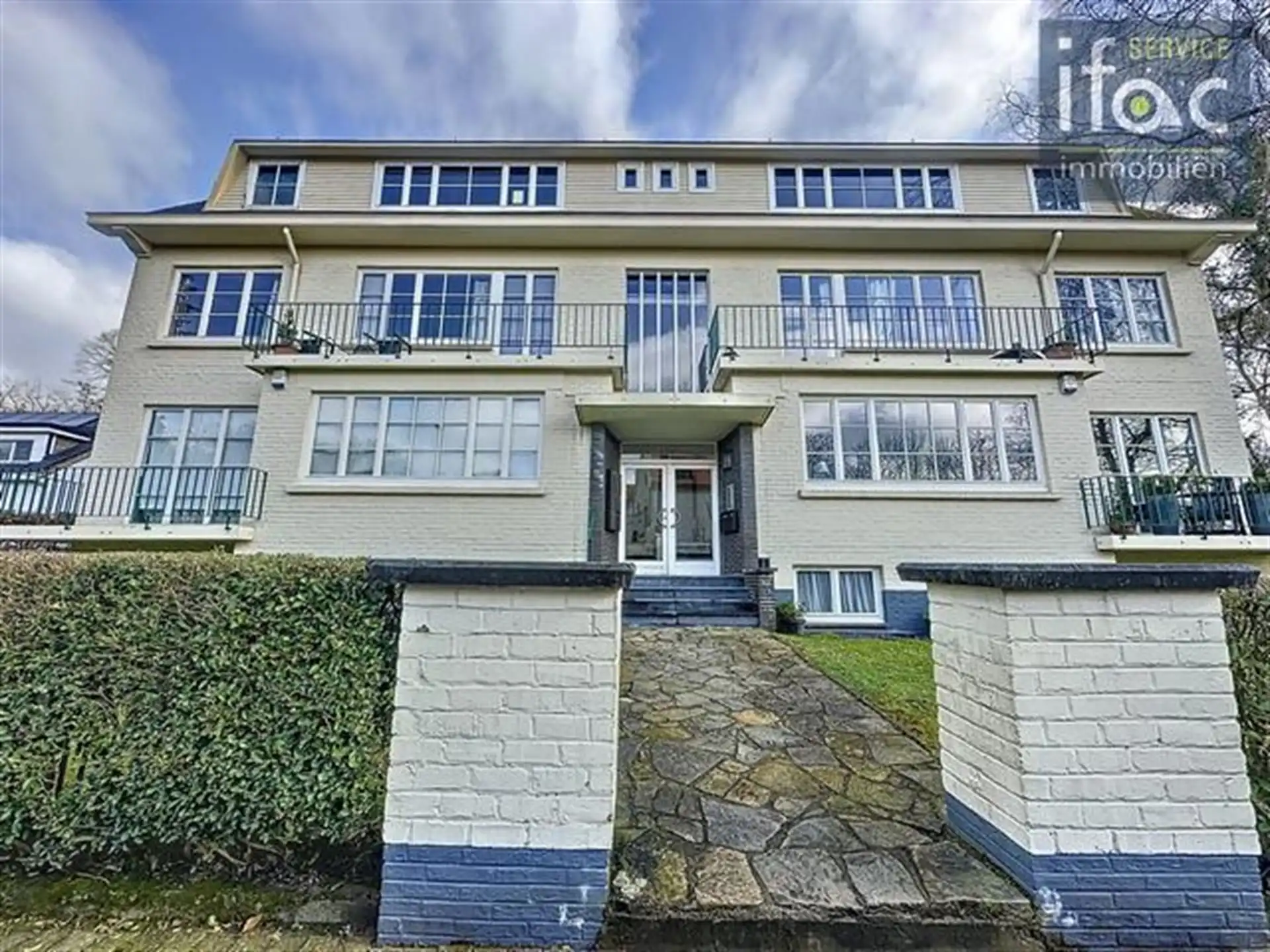 Ruim appartement met balkon foto {{pictureIndex}}