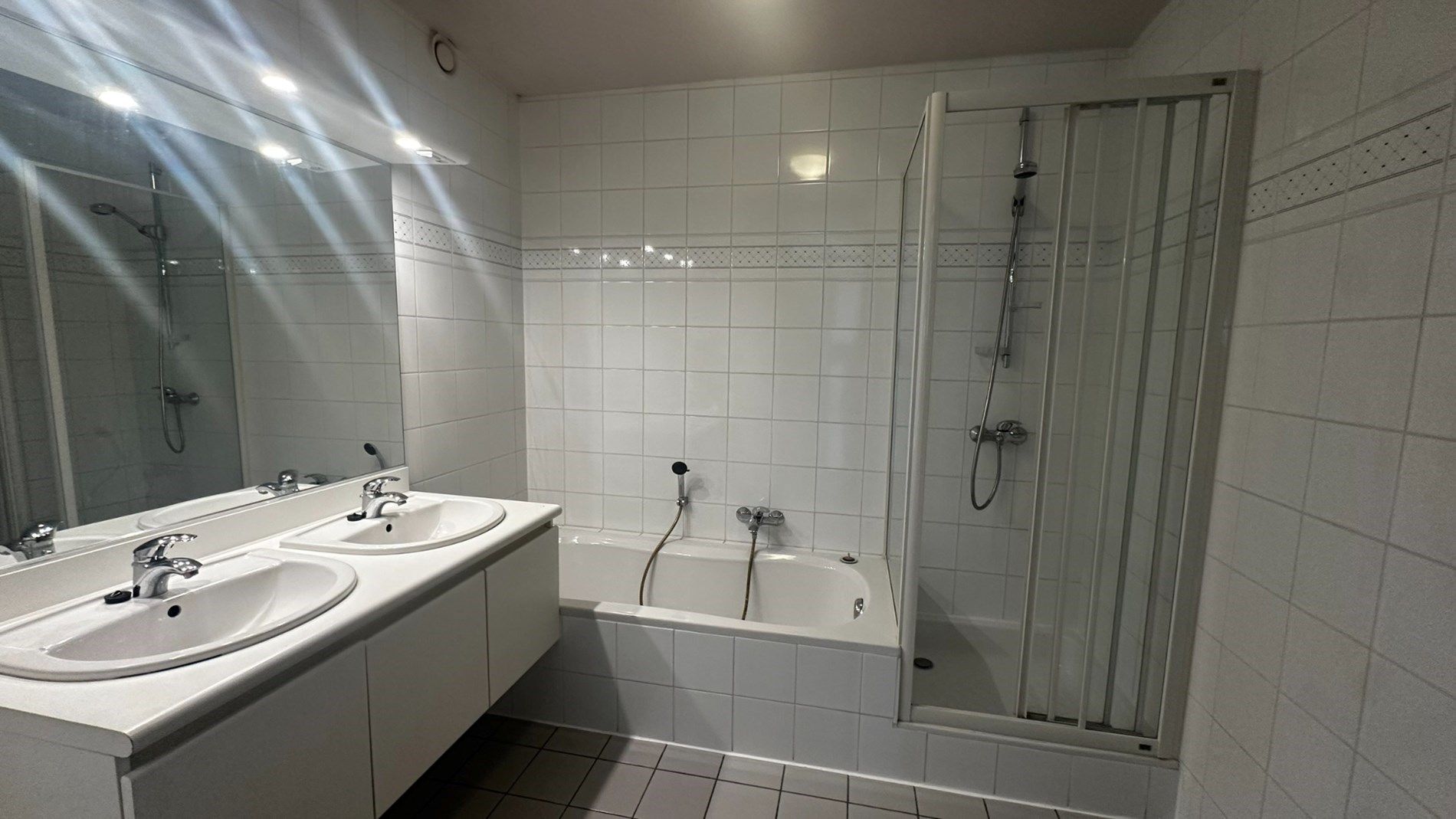Ontdek dit prachtige appartement met balkon, lift en één slaapkamer. foto 11