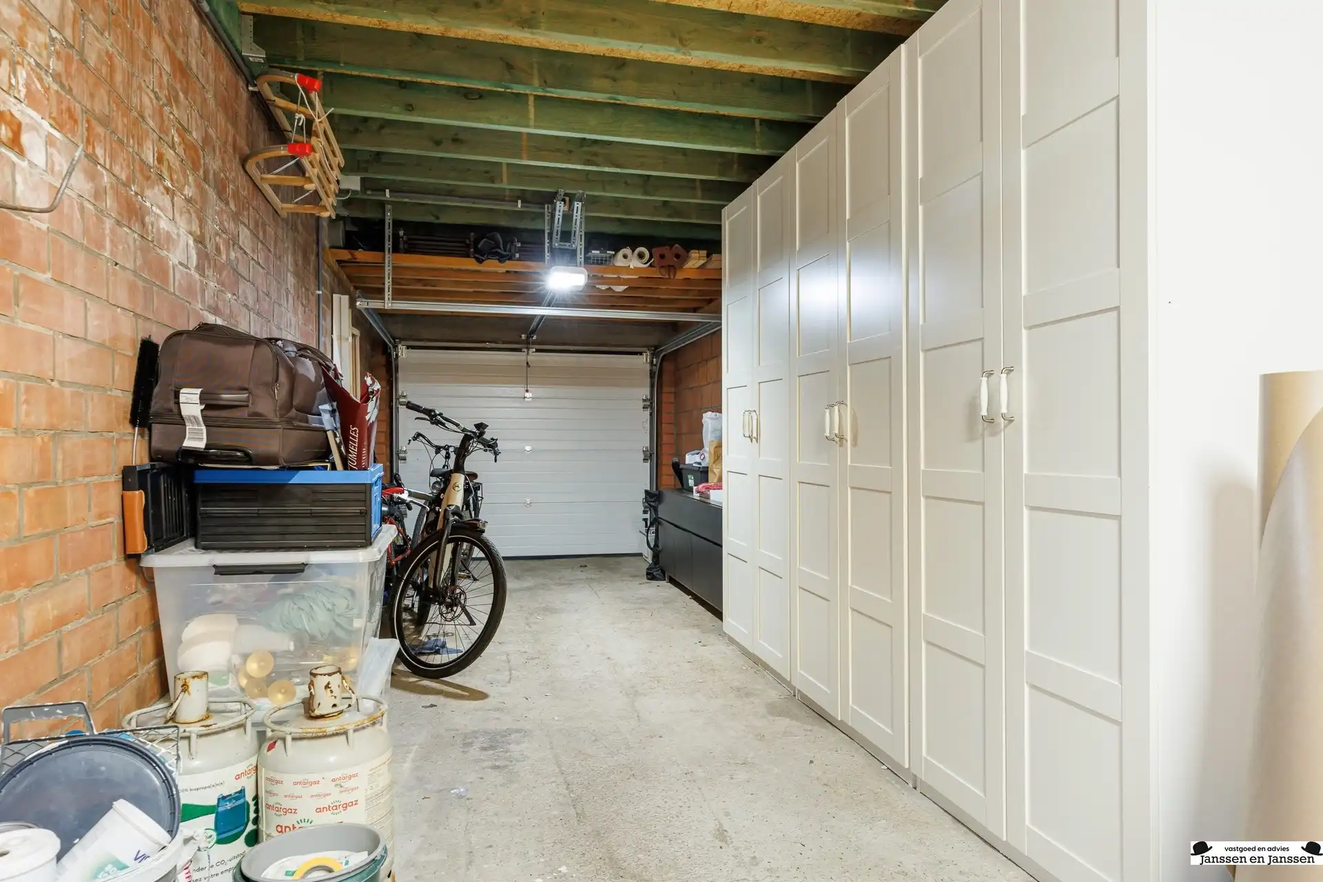 Prachtig gerenoveerde woning met 4 slaapkamers, garage en zonnige tuin foto 33