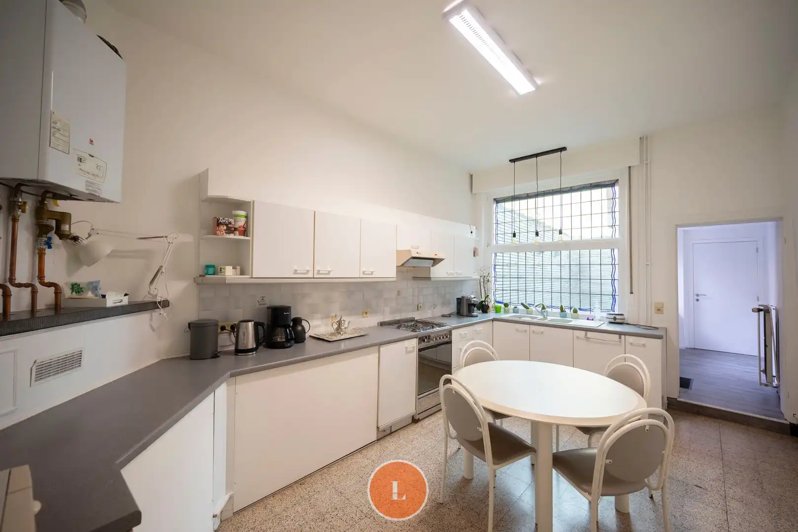 Te koop handelspand met woonst centrum Menen foto 5