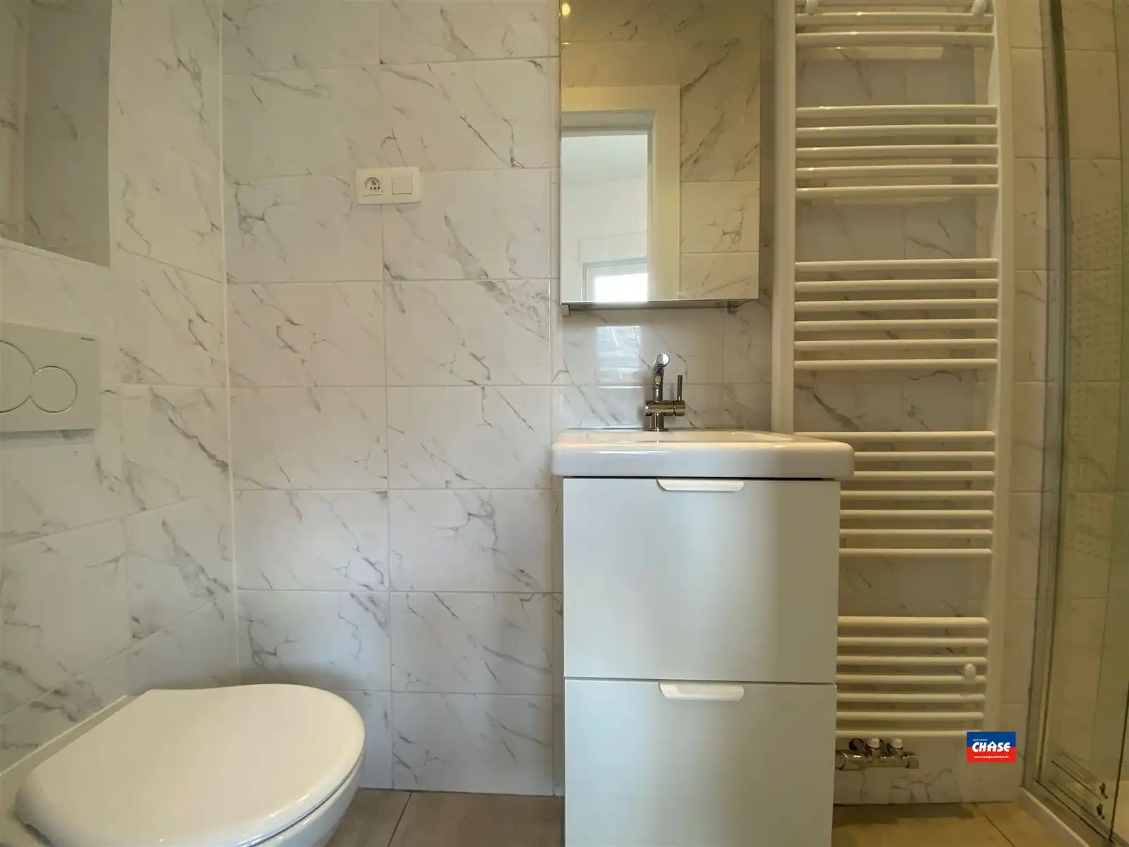 Verzorgde studio met aparte slaapkamer foto 10