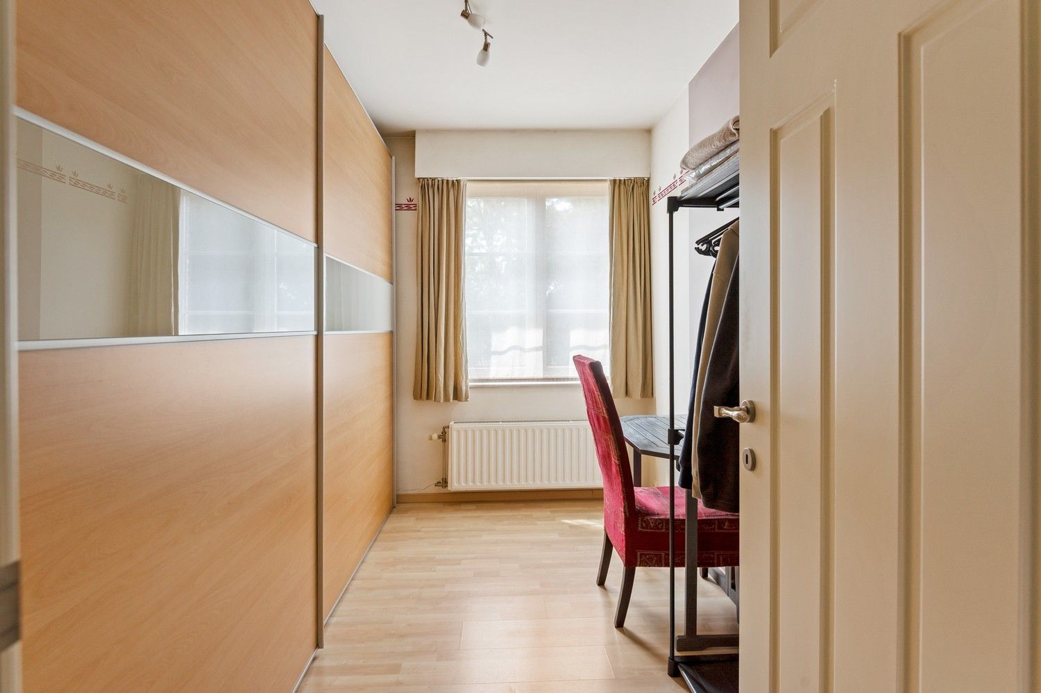 Ruime HOB met 4 slaapkamers en tuin in Wijnegem centrum! foto 10