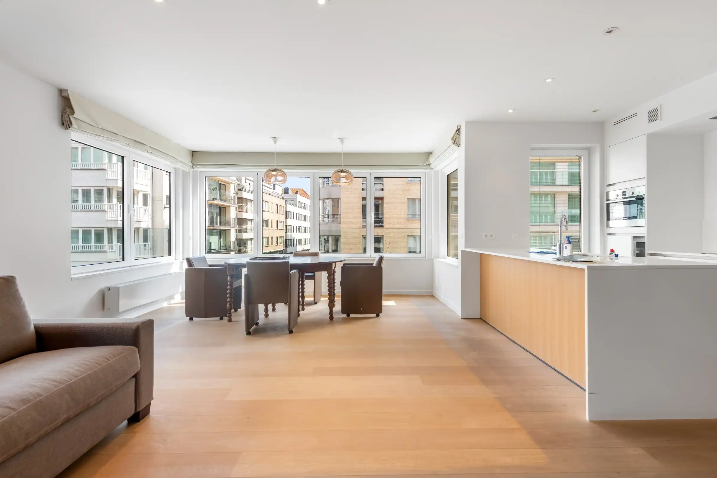 Recent mooi afgewerkt hoekappartement op wandelafstand van de zee. Inpandige parking te koop foto 5