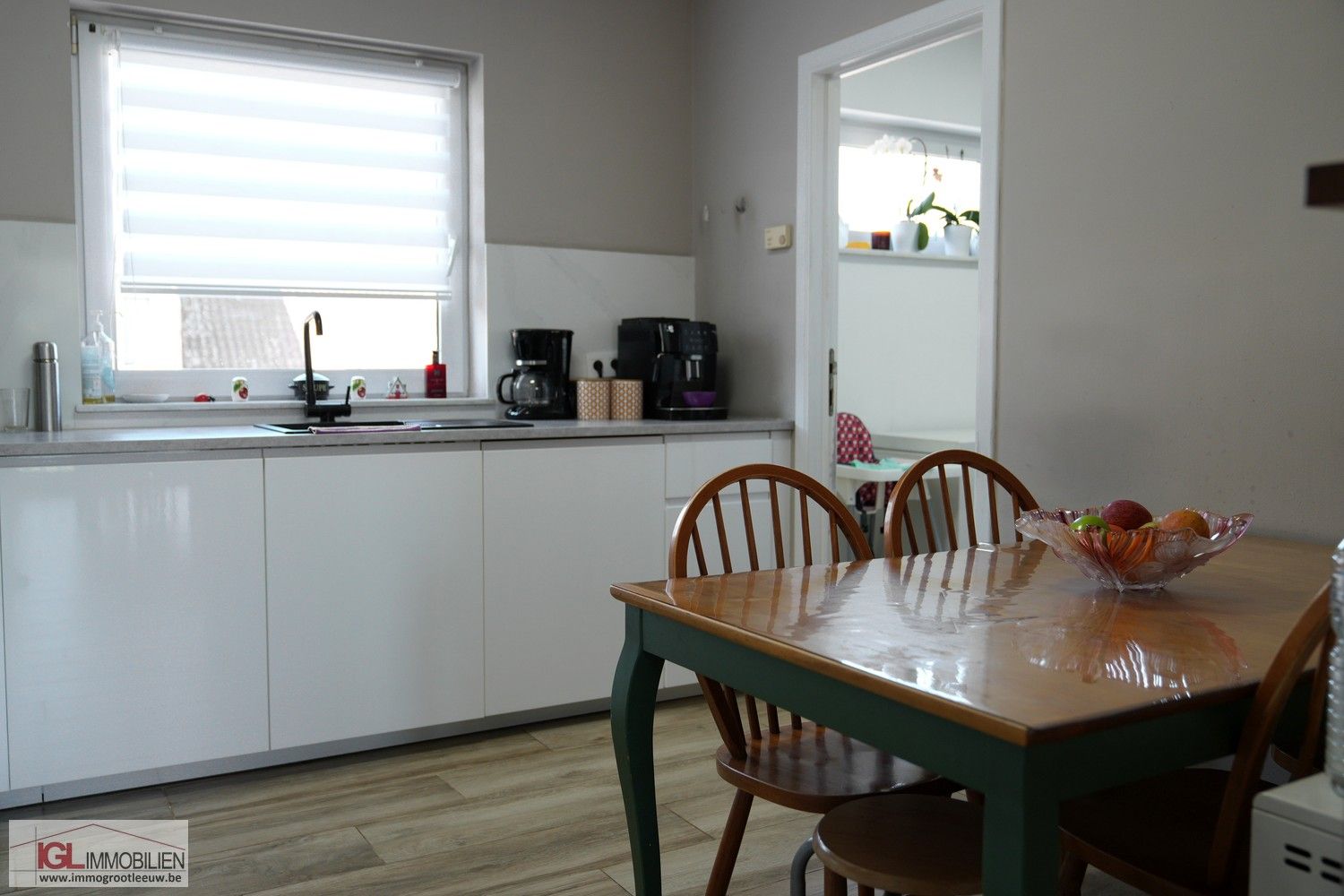 Gerenoveerde bel-étage woning met 5 slaapkamers, garage en zonnige tuin foto 6