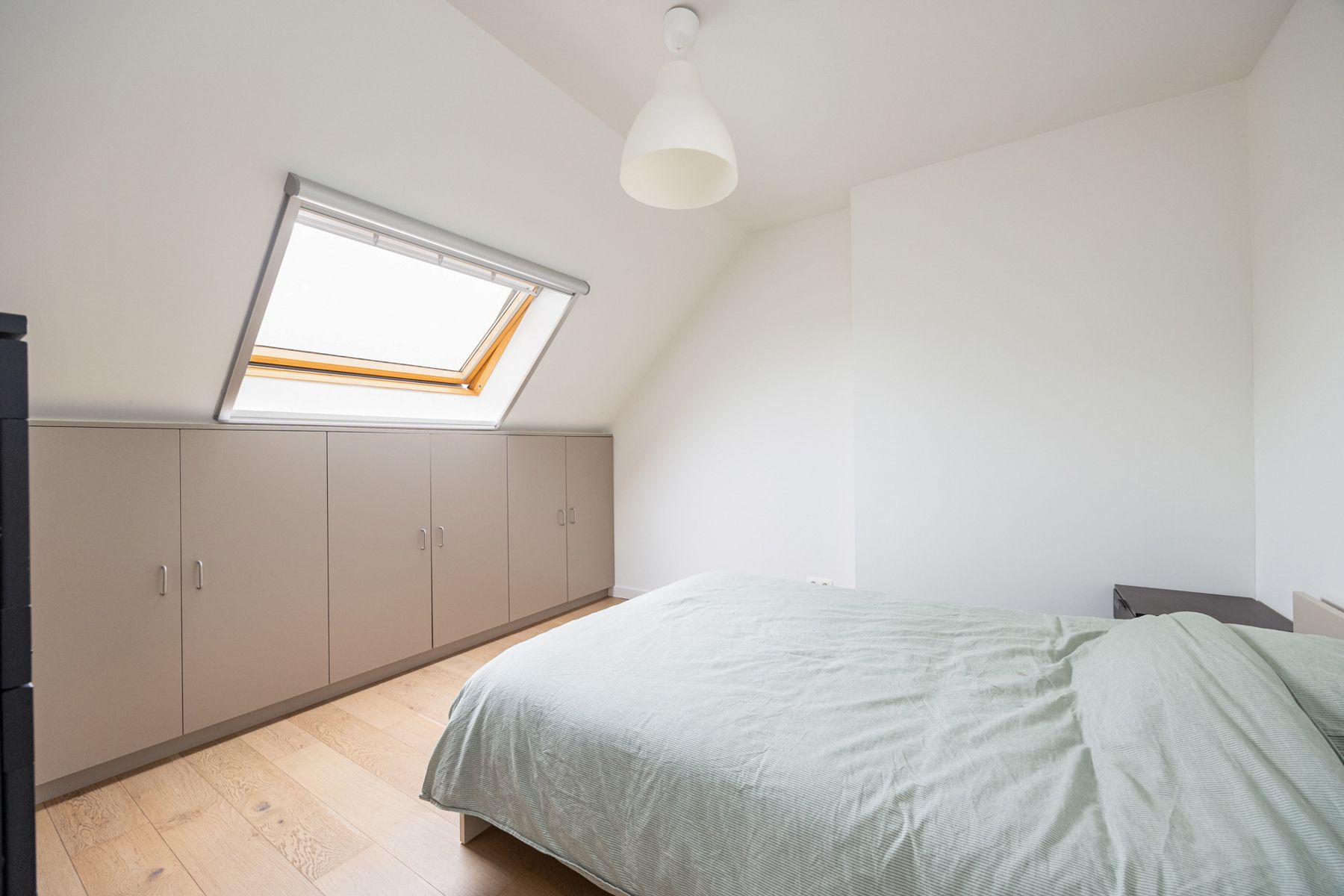 Duplex-appartement op de 1ste en 2de verdieping met 2 slaapkamers, terras, tuin en dubbele garage. foto 13