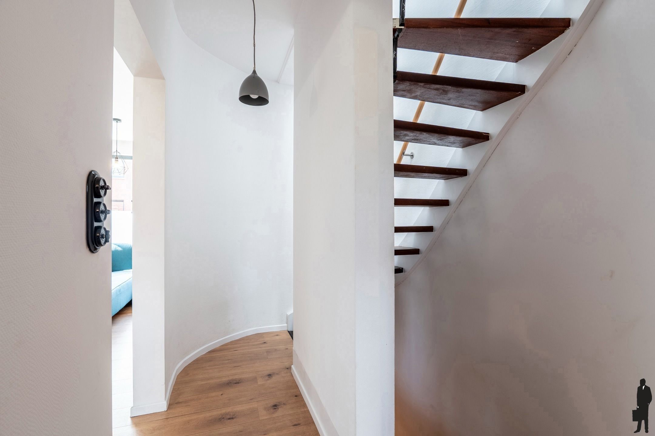 Bel-etage woning met 3slks, inpandige garage en hobbyruimte foto 8