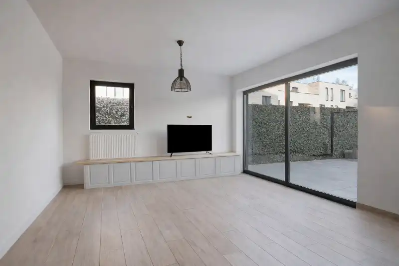 Ruim gelijkvloers appartement (2 slpk) met terras en tuin! foto 10