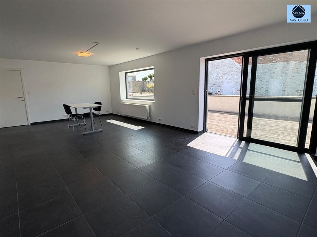 APPARTEMENT MET MAGAZIJN GELEGEN IN KMO ZONE foto 9