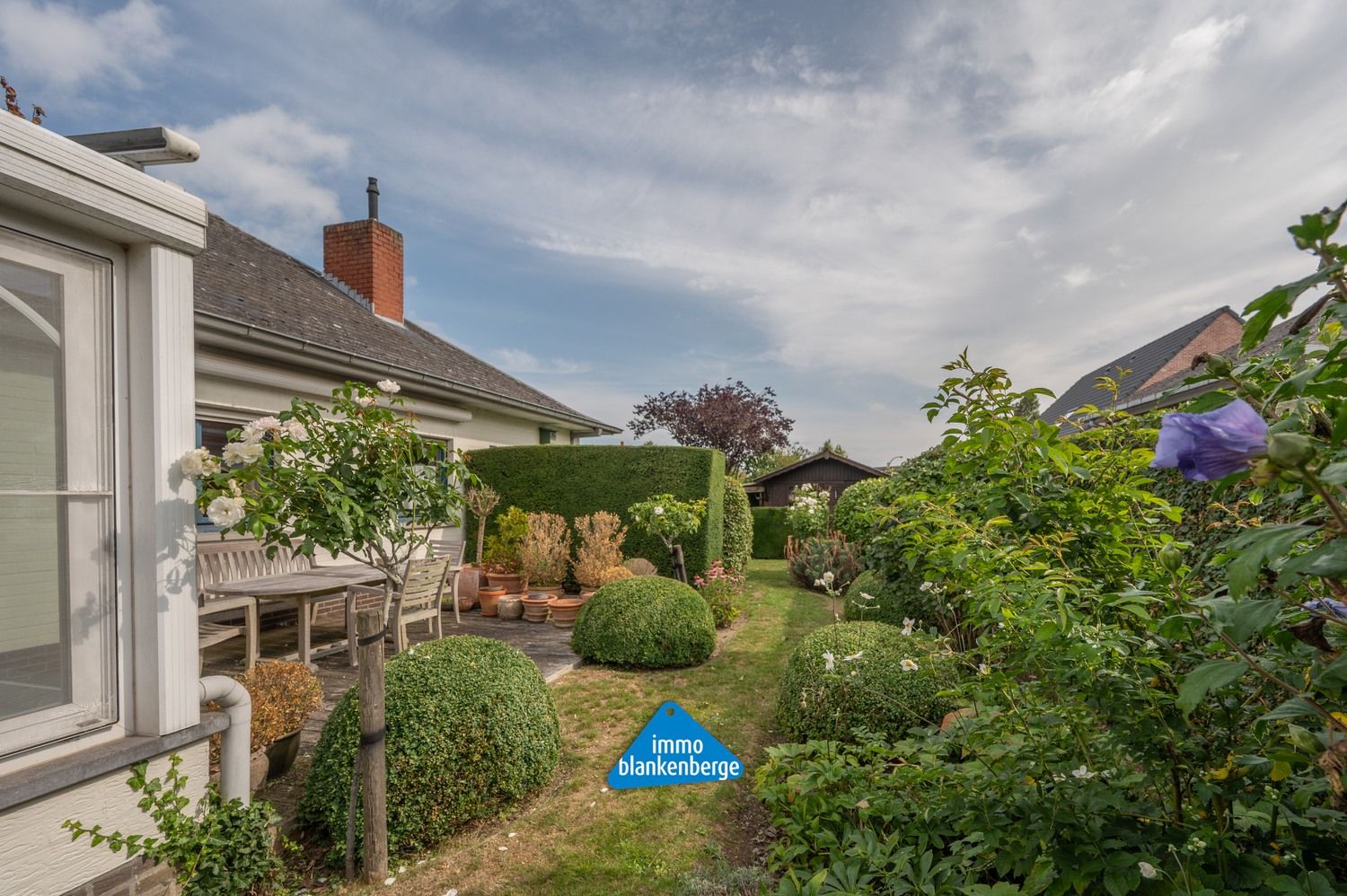Ruime alleenstaande bungalow met tuin in rustige wijk foto 4
