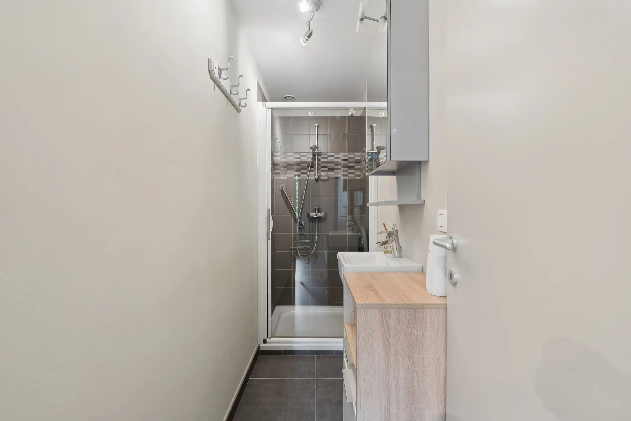 Rustig gelegen gelijkvloers appartement met 2 slaapkamers foto 8