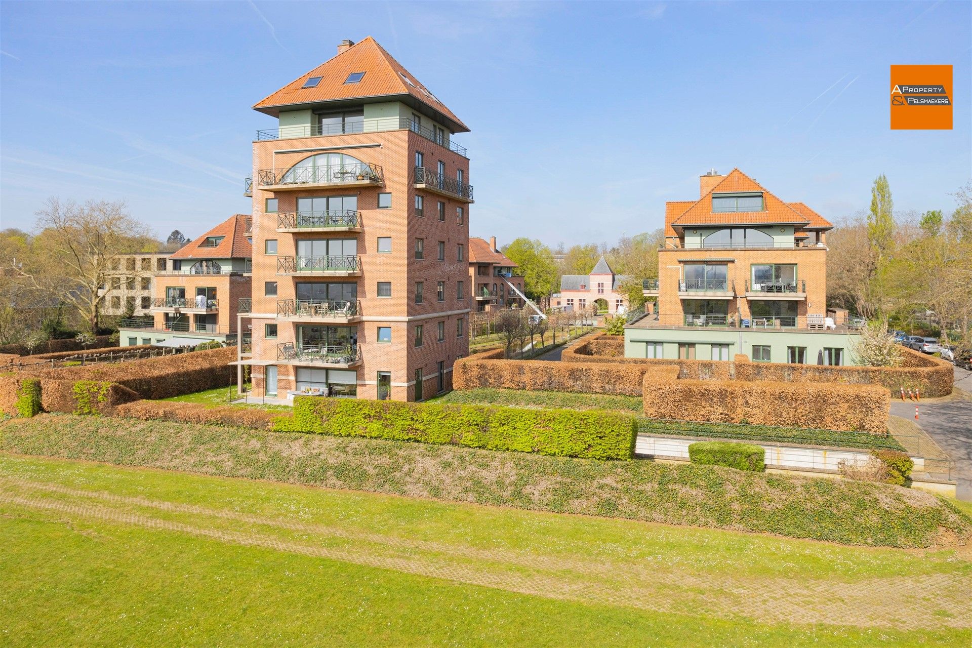 Appartement met 2 slpk, 2  terrassen + garage foto 19