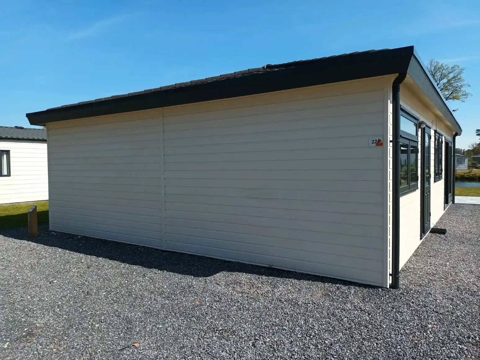 ruime chalet voor 4 personen op vakantiepark Europarcs te Mol foto 5