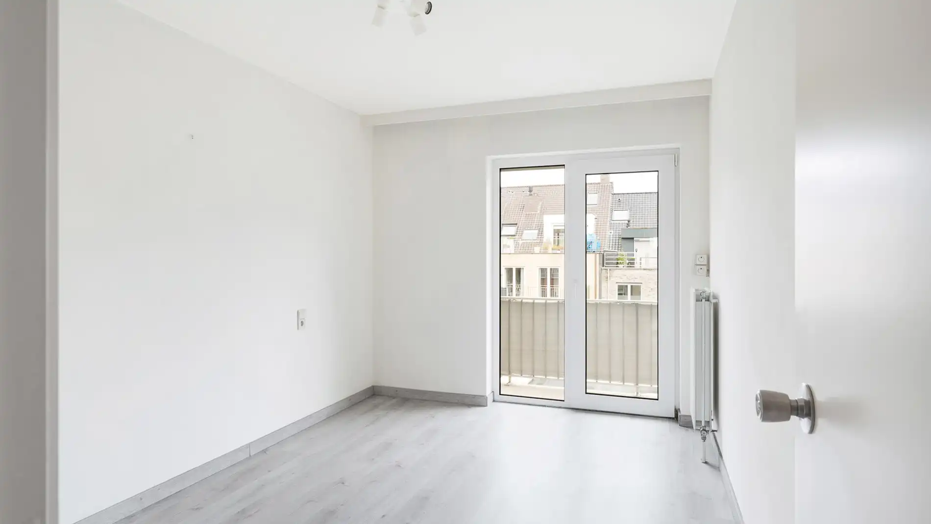 Appartement met 2 slaapkamers in de Lippenslaan te koop foto 14