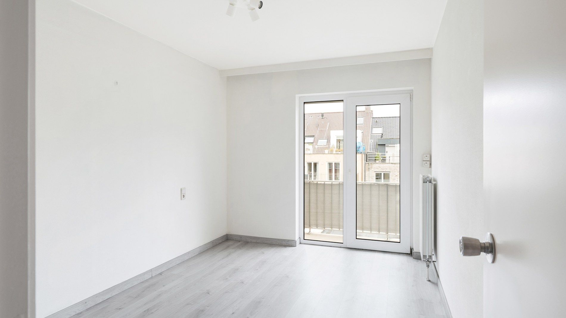Appartement met 2 slaapkamers in de Lippenslaan te koop foto 14