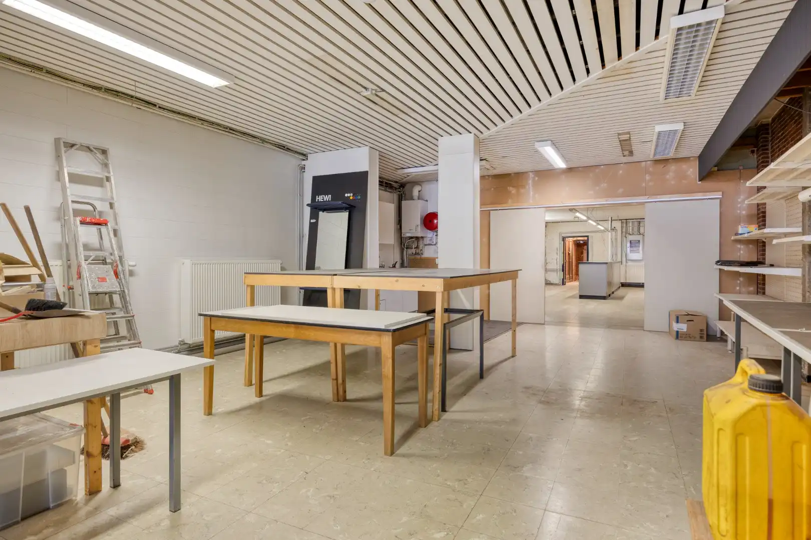 Unieke opbrengsteigendom met commercieel gedeelte en 2 ruime appartementen !  foto 3