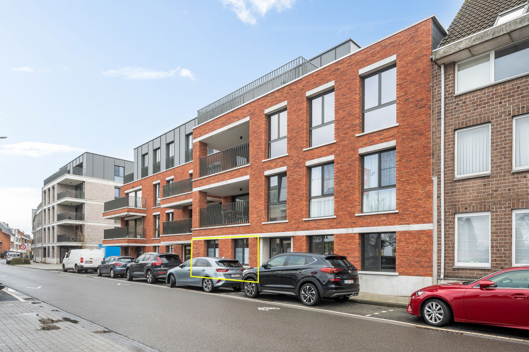 Nieuwbouw gelijkvloers appartement met staanplaats en kelder foto {{pictureIndex}}