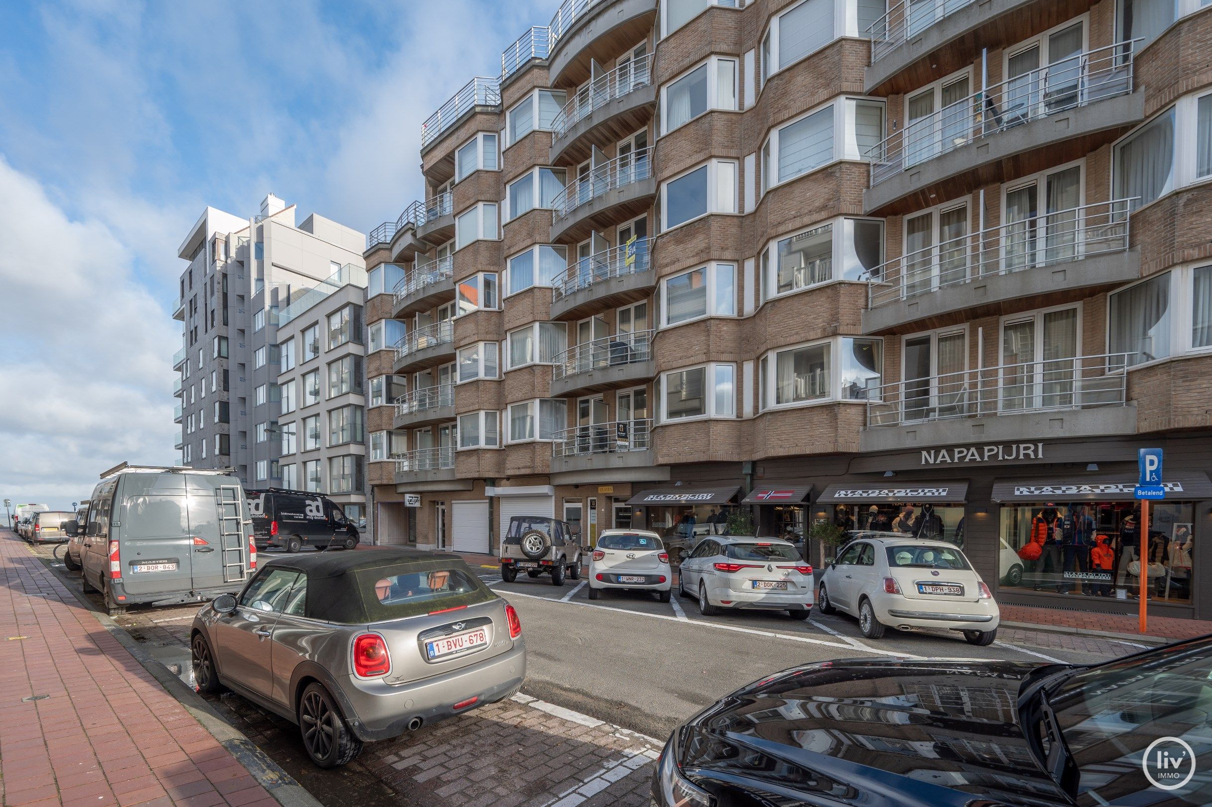 Mooi gerenoveerd appartement met zijdelings zeezicht gelegen vlakbij het Driehoeksplein en de zeedijk te Knokke. foto 18