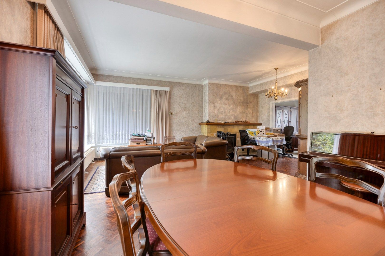 Ruime karaktervolle woning met 5 slaapkamers op een zonnig perceel van 12 are !  foto 3