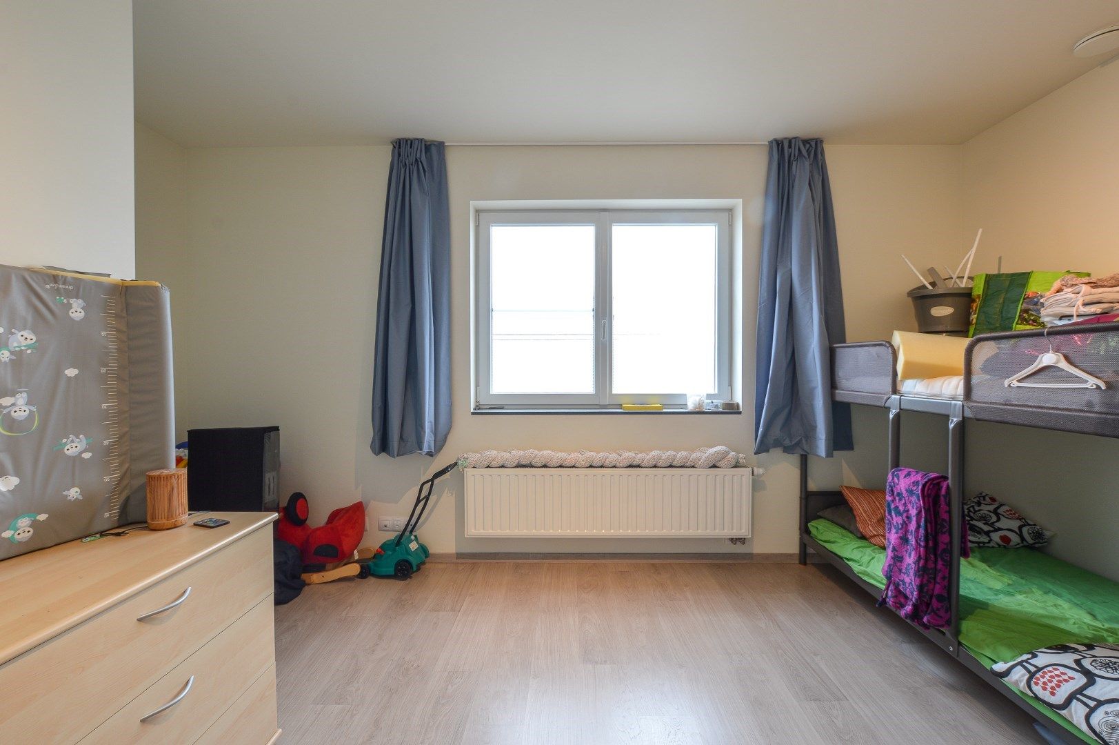 Prachtige en ruime woning met garage en tuin te huur in centrum van Zandvoorde. foto 14