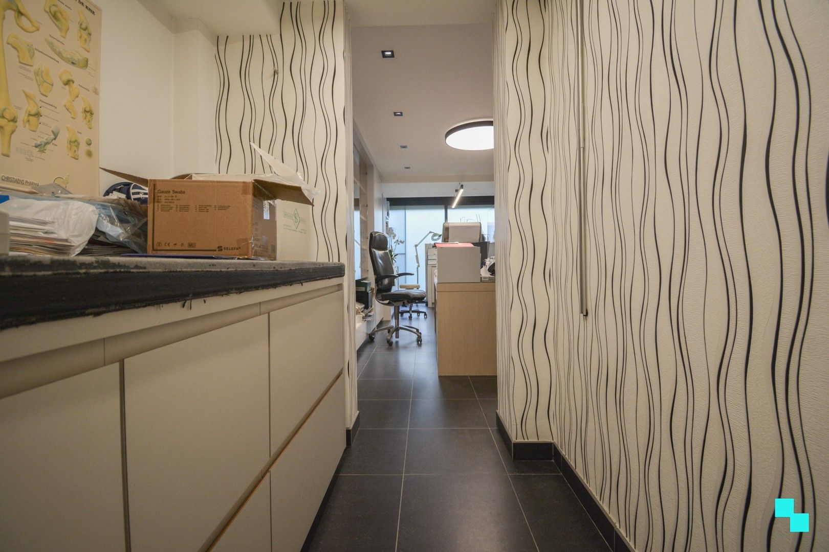 Verrassend ruime HOB met praktijk te Sint-Henricus foto 16