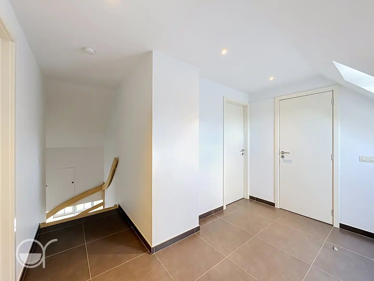 Lichtrijk duplexappartement met 2 slaapkamers, terras, garagebox én staanplaats foto 9