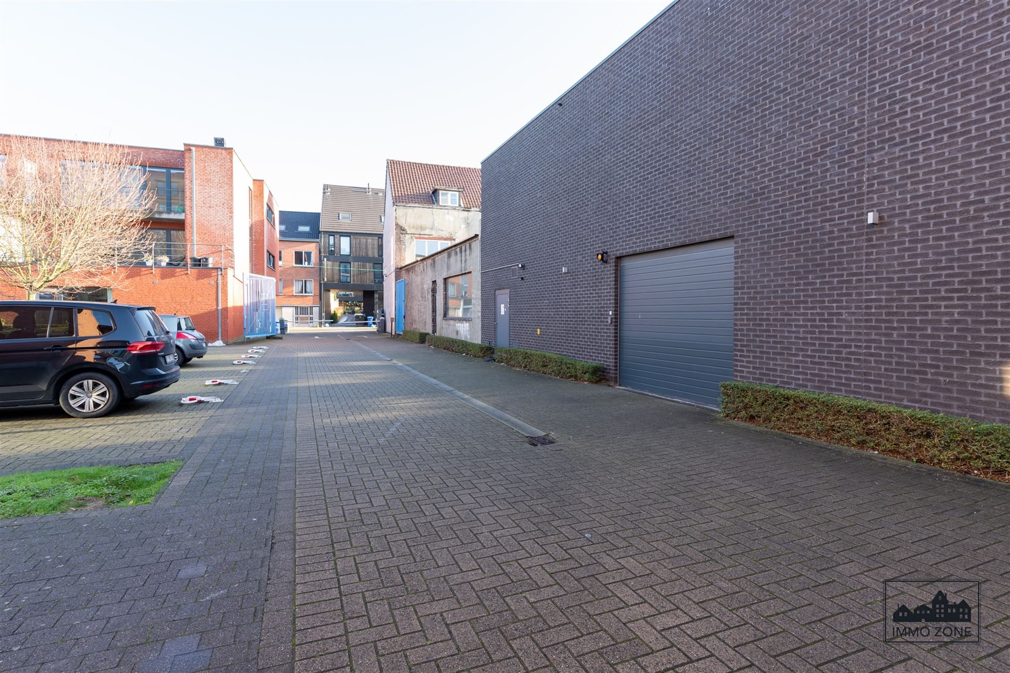 Parkeerplaats op afgesloten terrein. foto 6