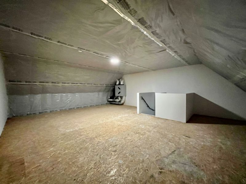 ZEER RECENTE WONING (2024) MET DRIE SLAAPKAMERS, TUIN EN CARPORT foto 11