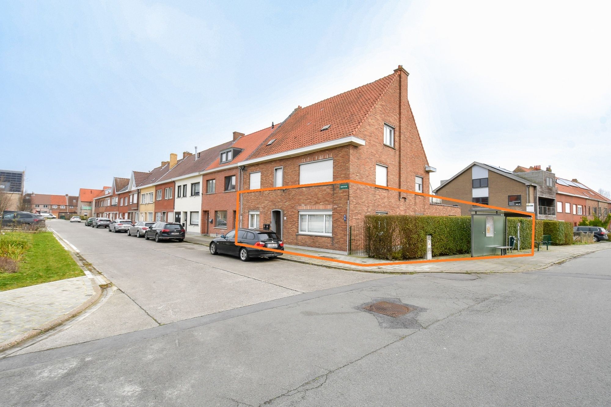 Hoofdfoto van de publicatie: IN OPTIE NA 6 DAGEN - COMPROMIS IN OPMAAK | GOED GELEGEN APPARTEMENT MET 2 SLPKS - GARAGE - TERRAS & TUIN