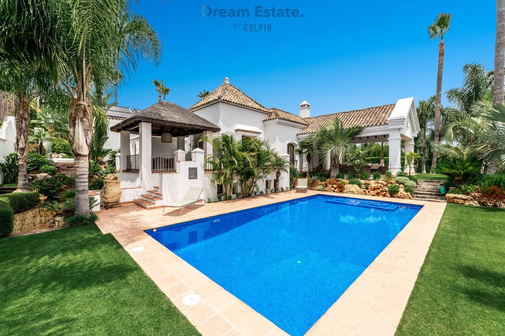 Een werkelijk prachtige Andalusische villa tegenover de golf te Benahavis regio. foto 4