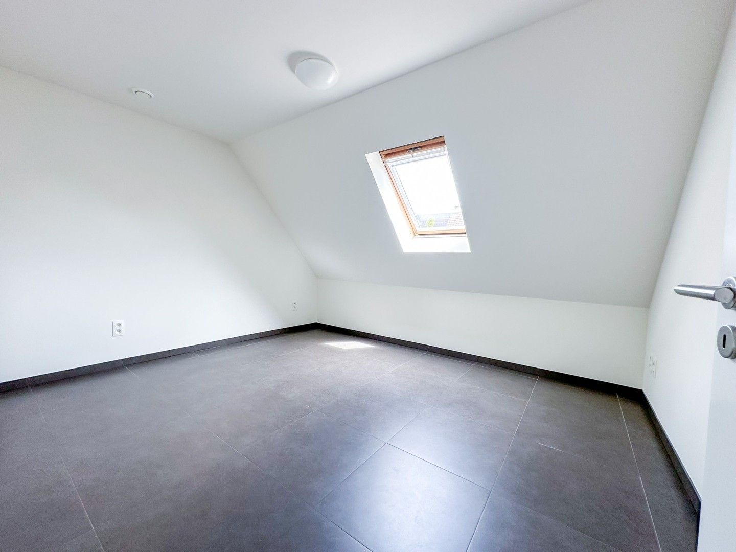 Instapklaar 2-slaapkamerappartement in het centrum van Zomergem foto 6