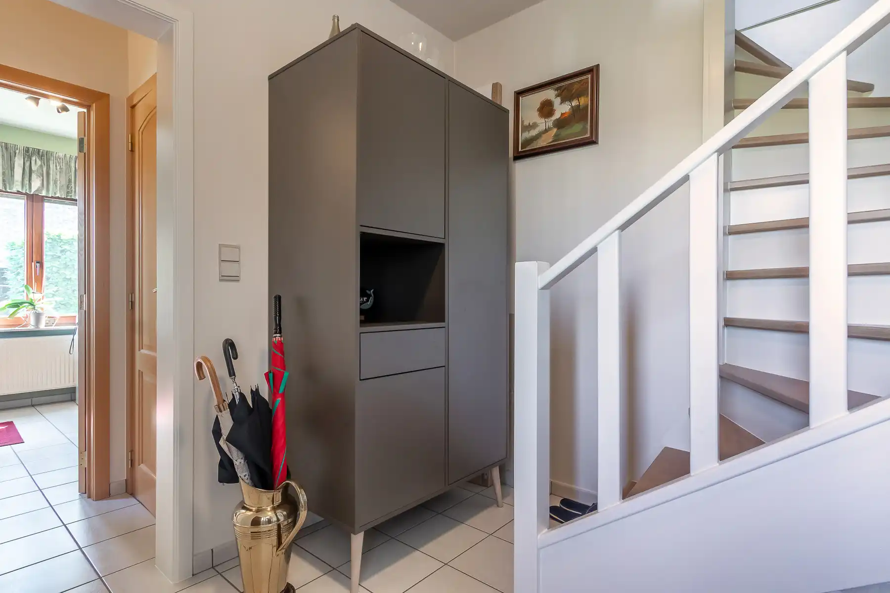Woning met 3 slaapkamers, inpandige garage en weidse tuin foto 2