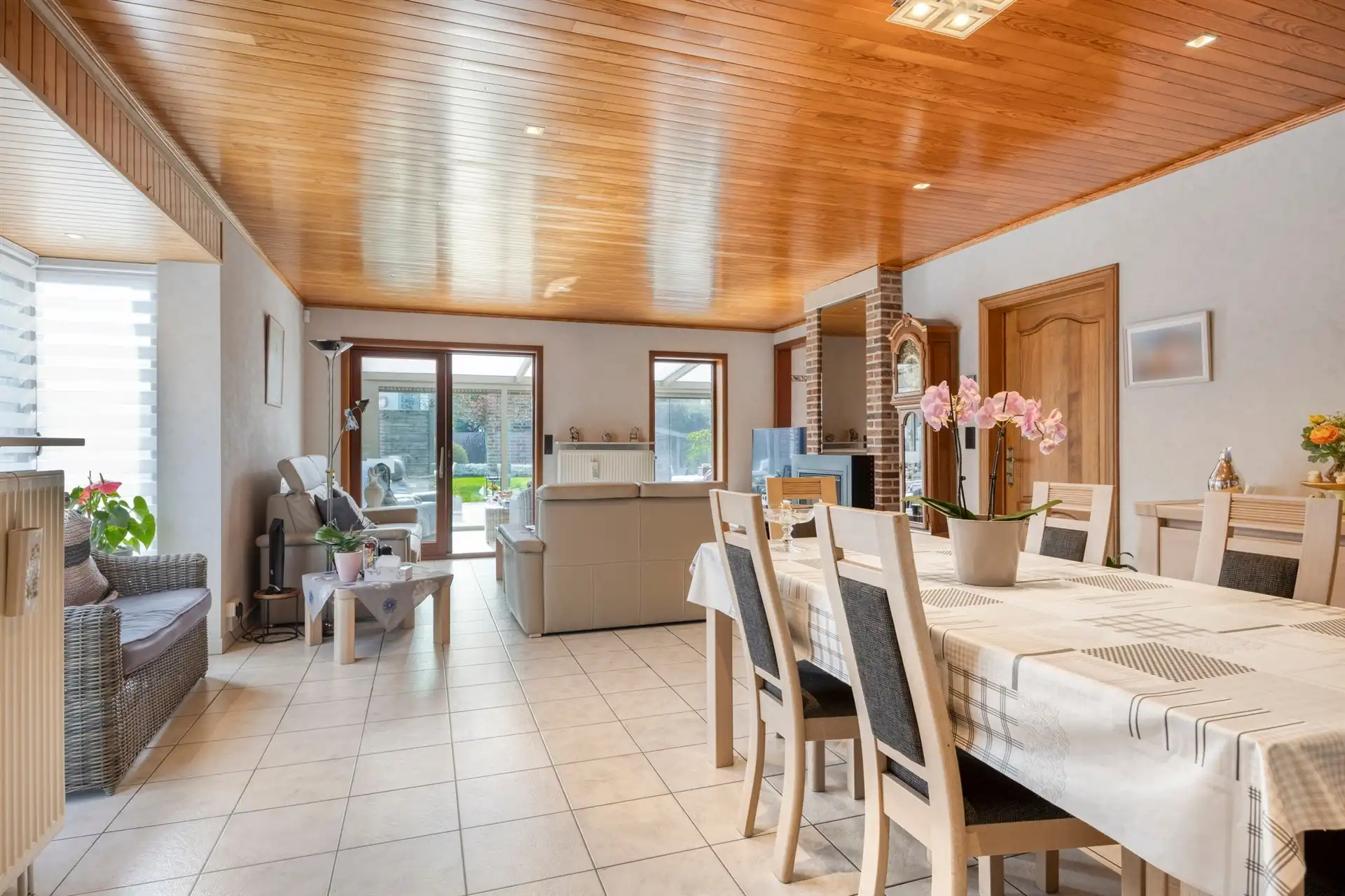 Zeer nette bungalow woning foto 5