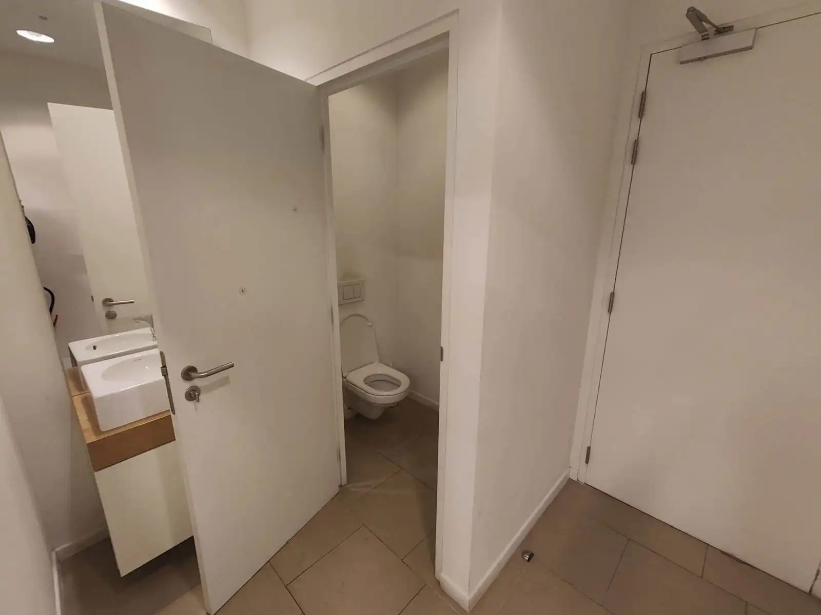 Handelspand in het commercieel centrum van Beveren foto 13