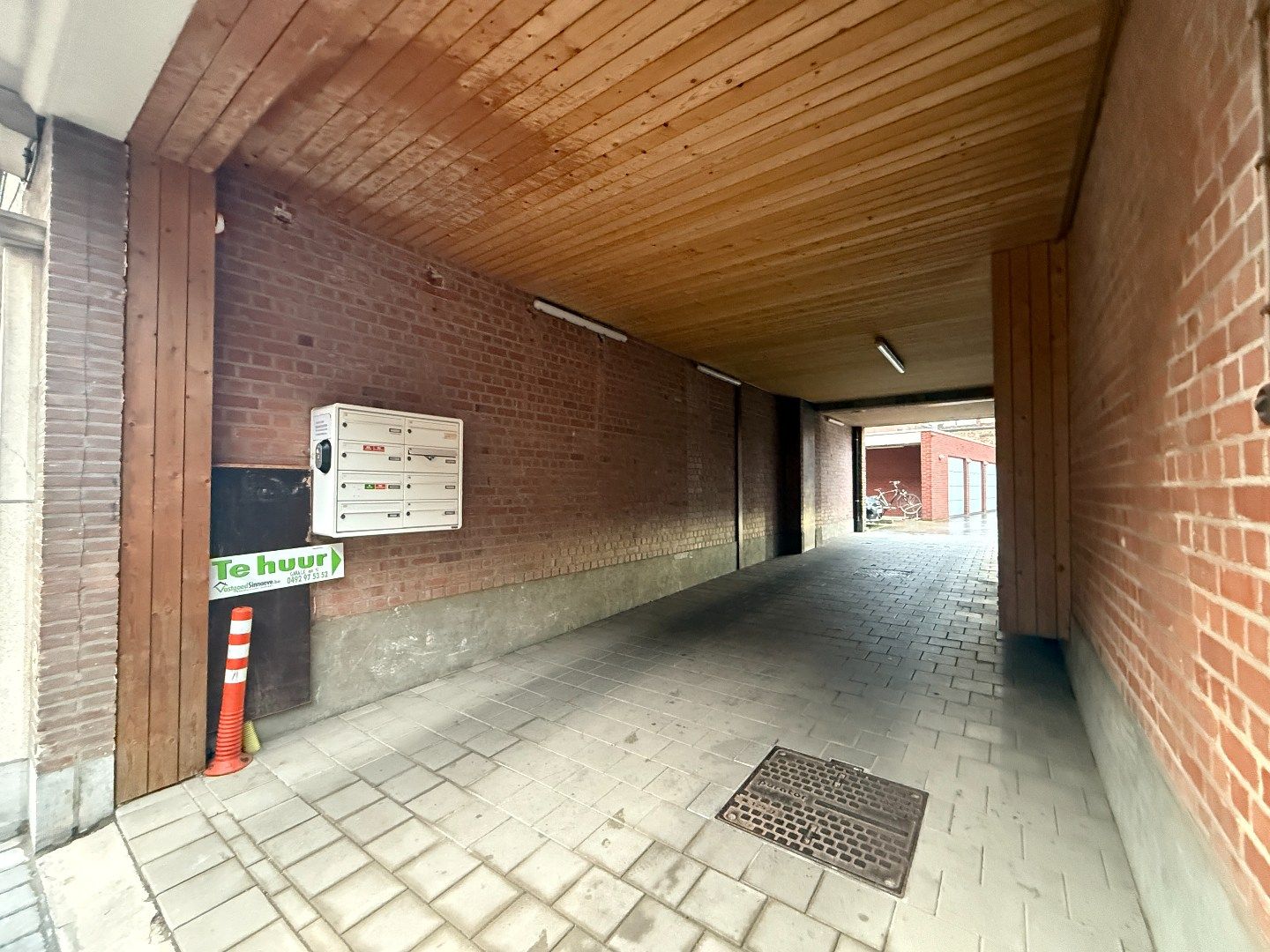 Afzonderlijke gemetste garage te huur centrum Roeselare  foto 7