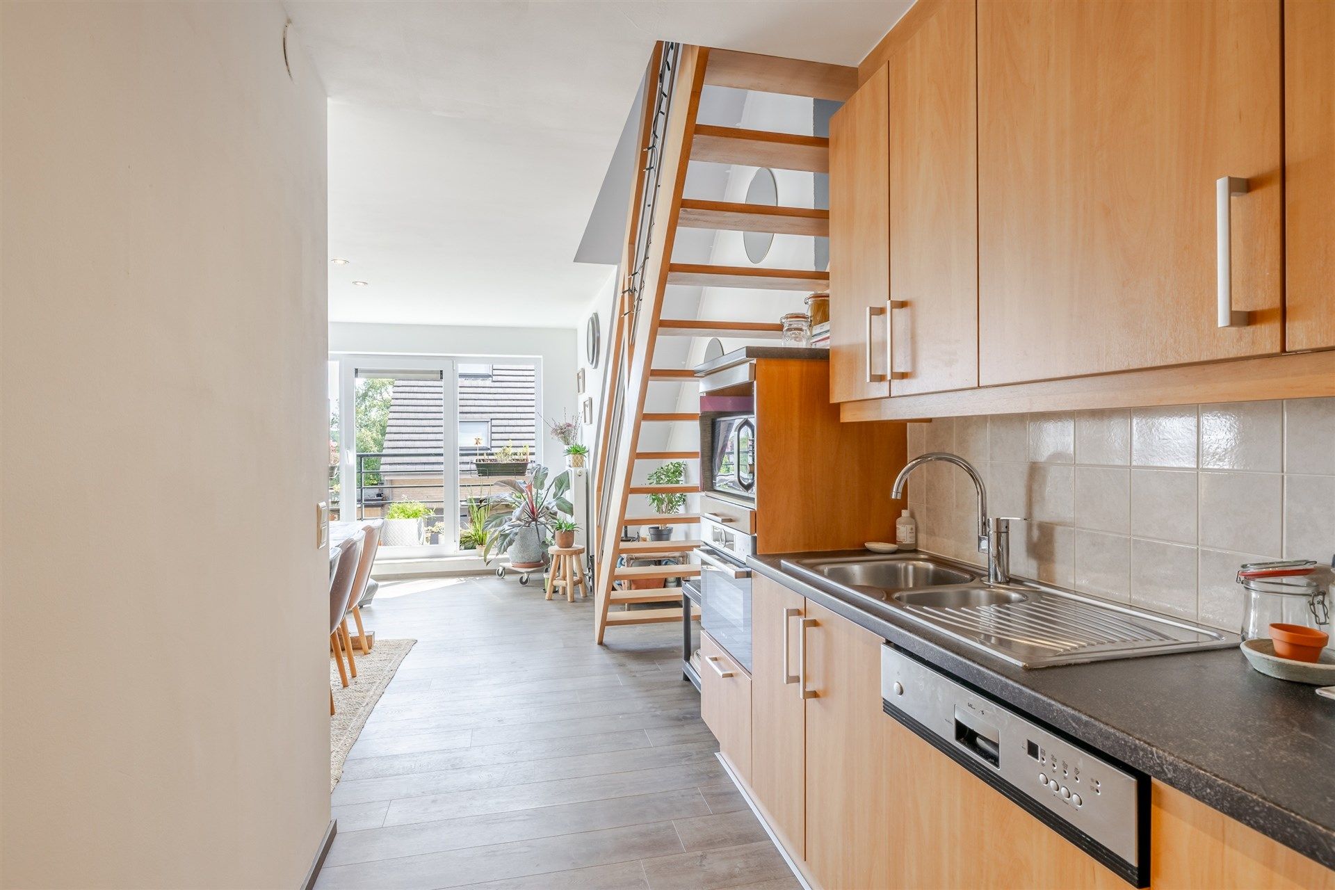 Topper! Instapklaar charmant duplex appartement op toplocatie! foto 9
