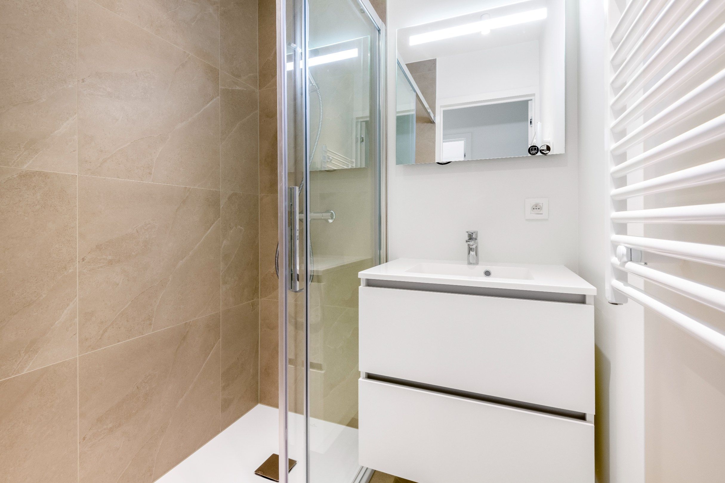 Moderne nieuwbouwwoning met ruime terrassen en ondergrondse dubbele garagebox foto 16