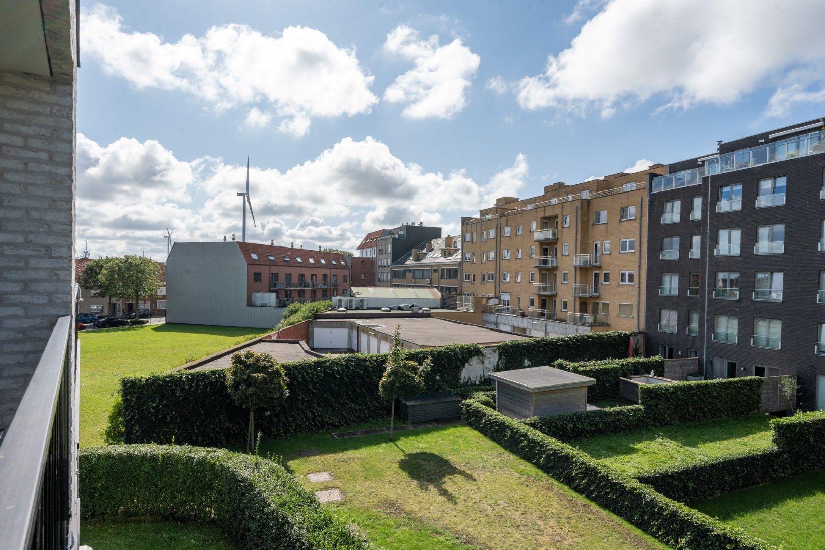 Ruim, zongericht hoek appartement (94m²) met 2 slpks. foto 17