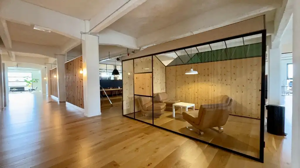 Hip loftkantoor te huur in Handelsdokcenter in Gent foto 14