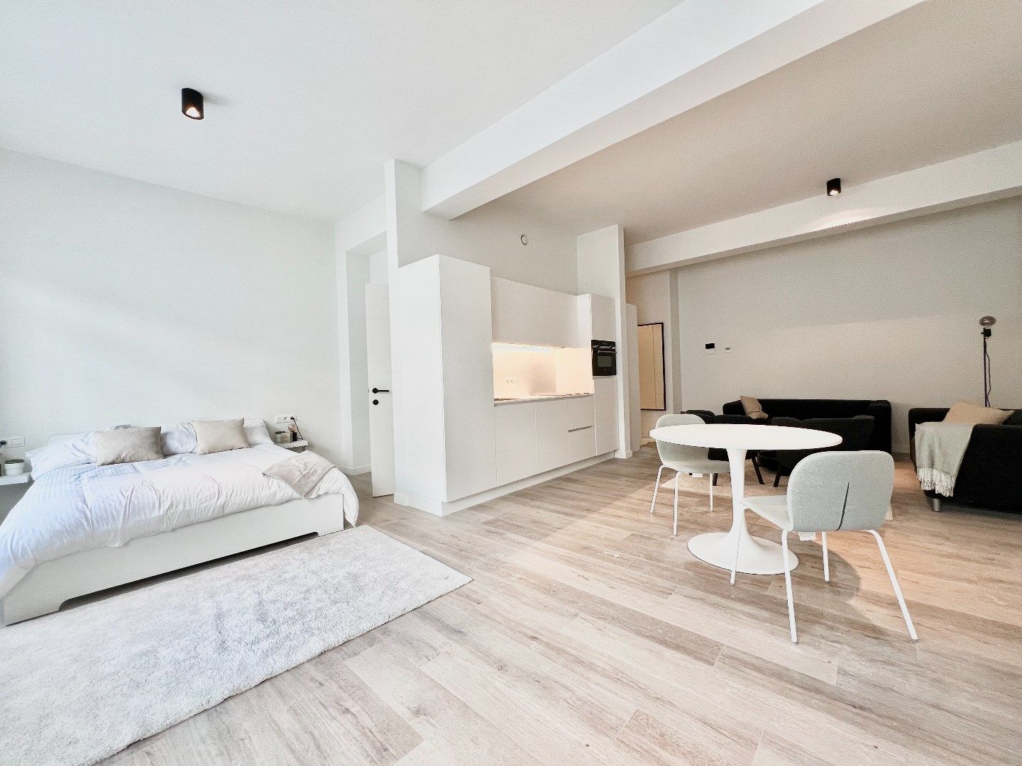 Een STUDIO van ca. 58m² met uitzonderlijke plafondhoogte van 3 meter foto 1