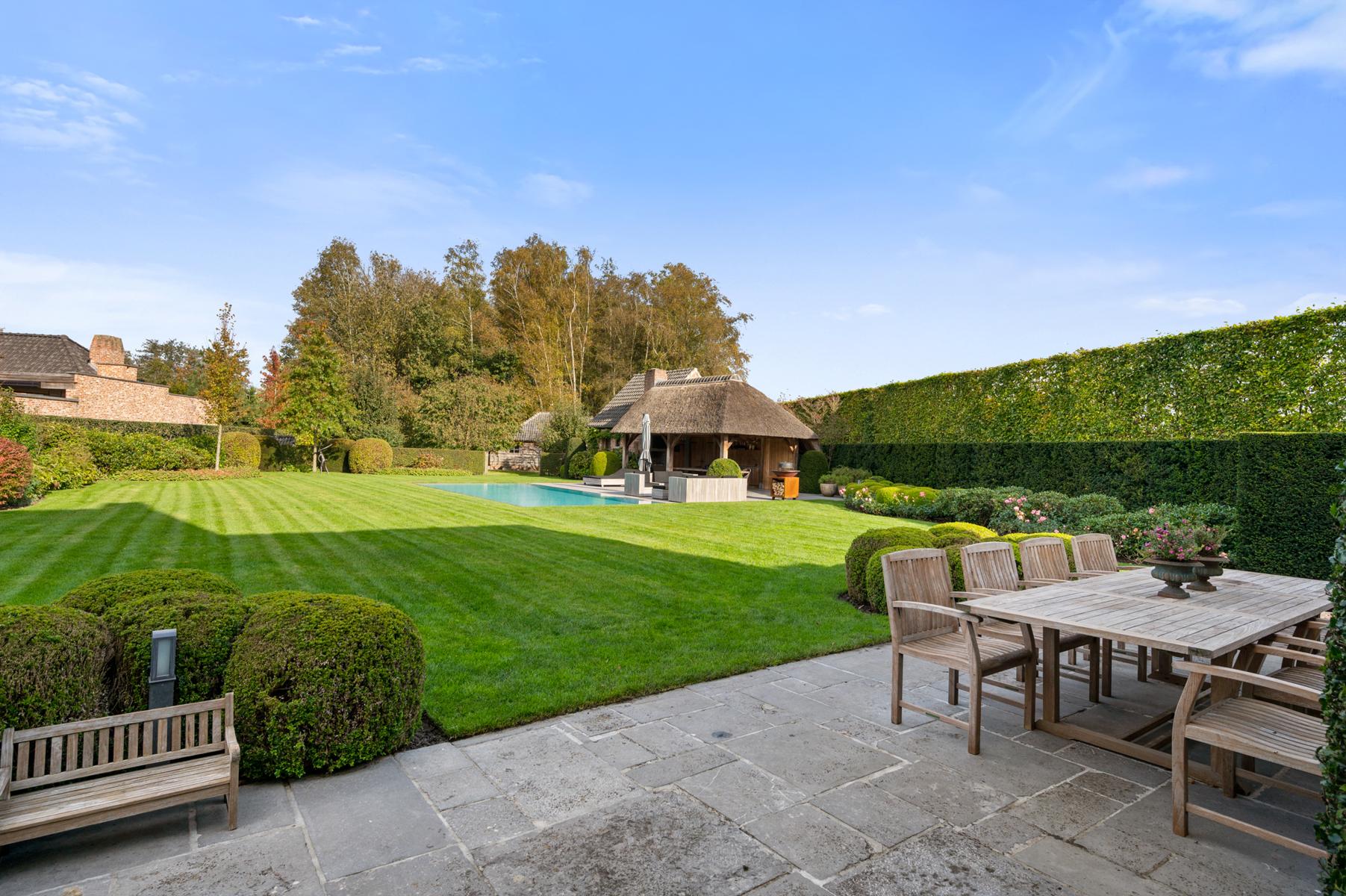 Prachtige instapklare villa met zwembad en poolhouse. foto 29