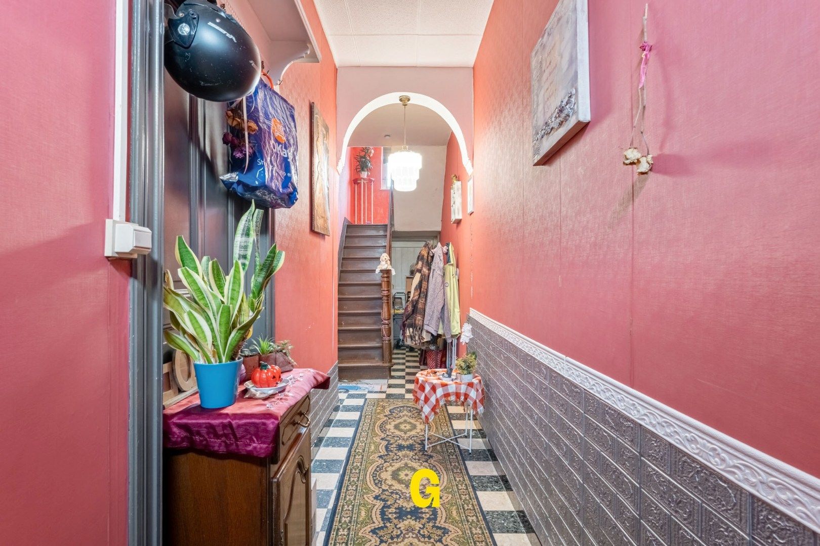 Karaktervolle te renoveren herenwoning met tuin en garage op wandelafstand van het centrum foto 5