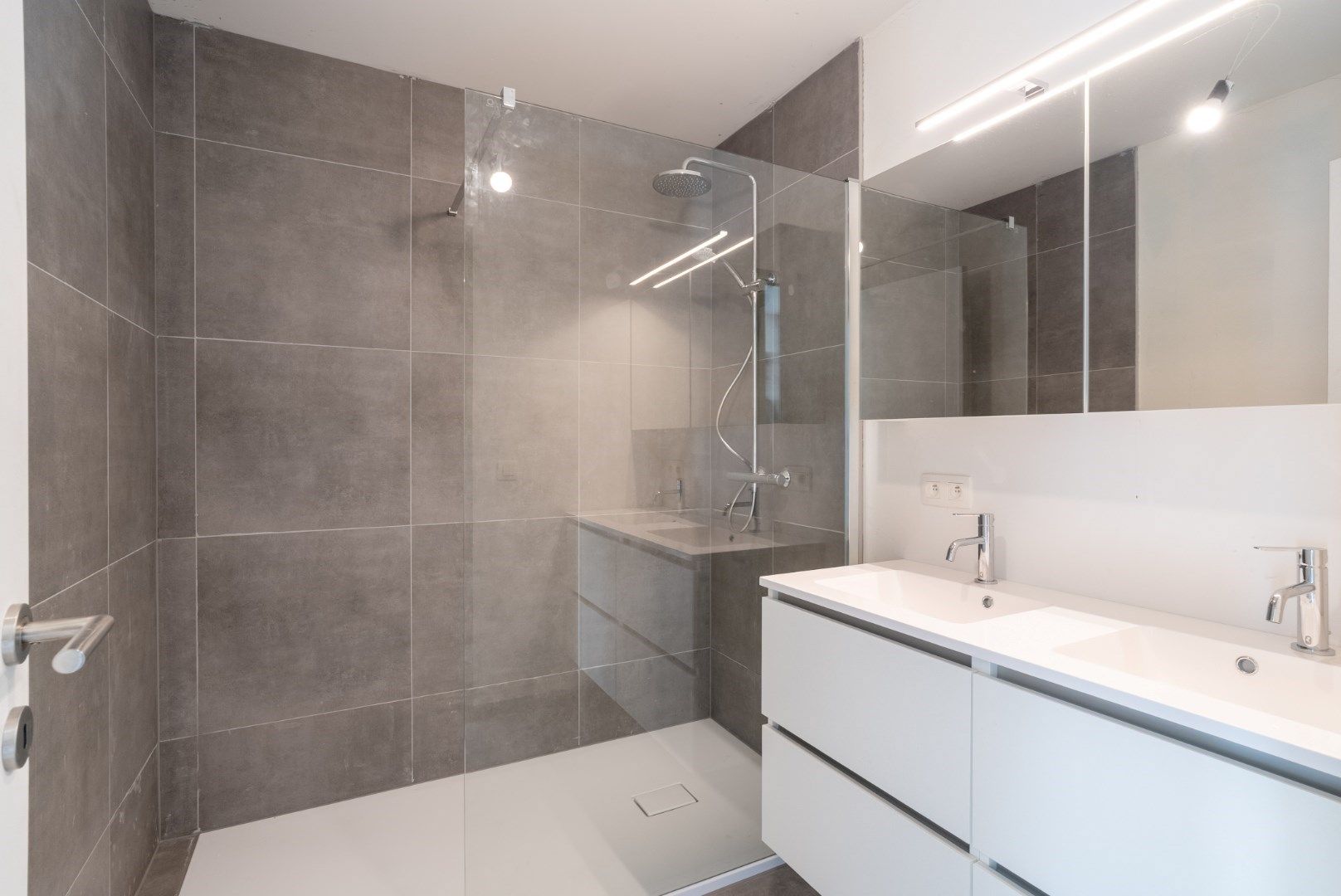 Duurzaam nieuwbouwappartement op de eerste verdieping met 1 slaapkamers en terras, in Residentie Escautval. foto 5