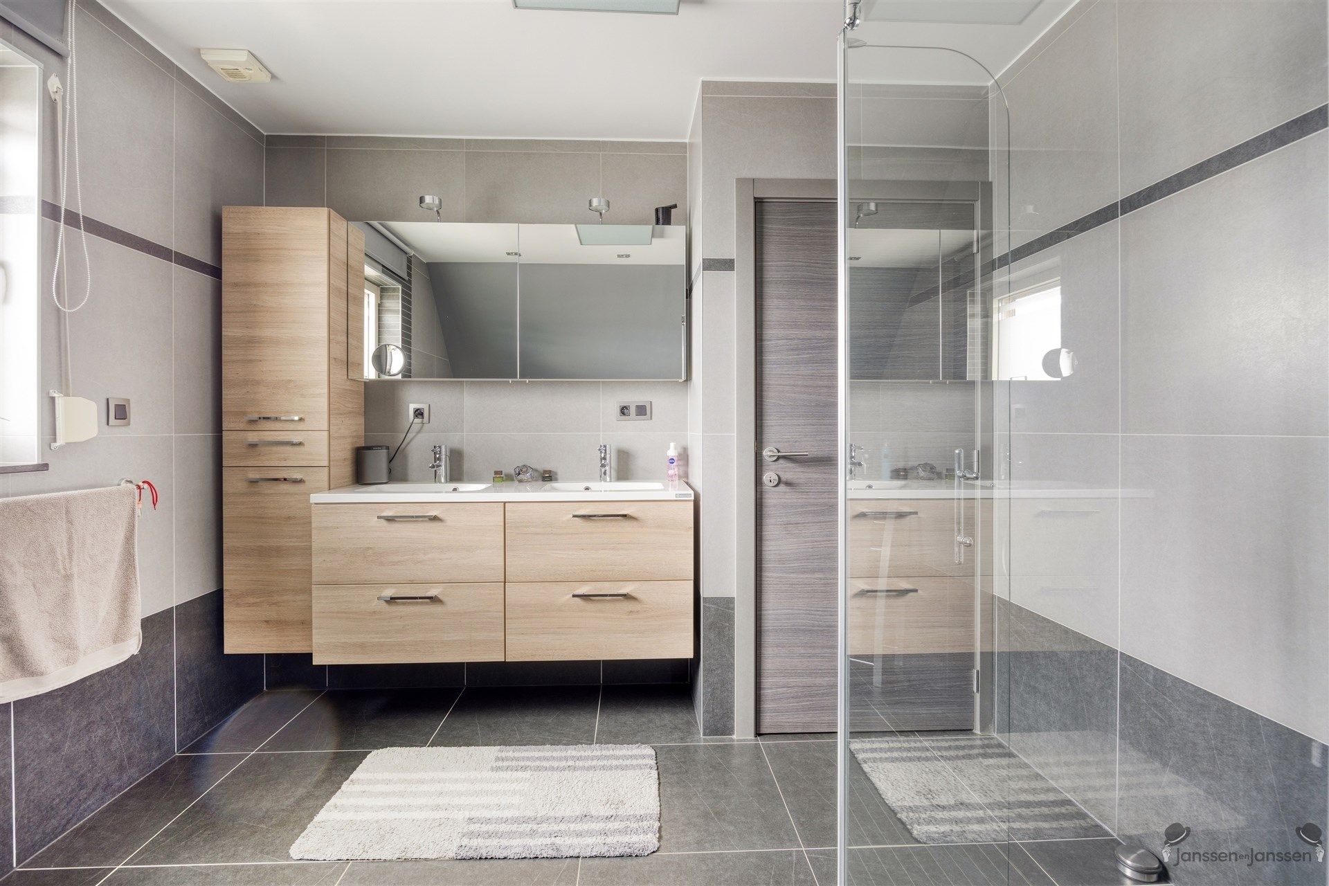 Ruim drie slaapkamer appartement  foto 21