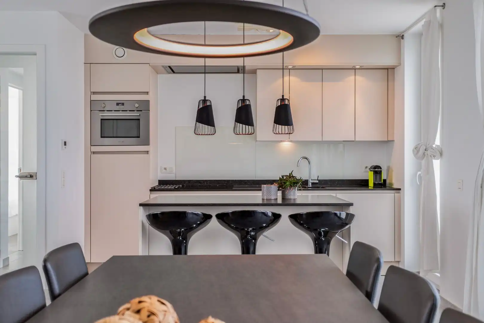 Recente penthouse met zongerichte terrassen foto 8