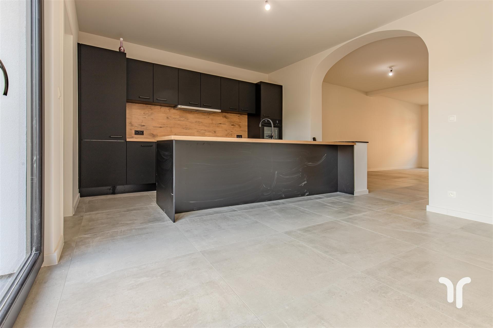 Gerenoveerde woning met 3 slaapkamers.  foto 3