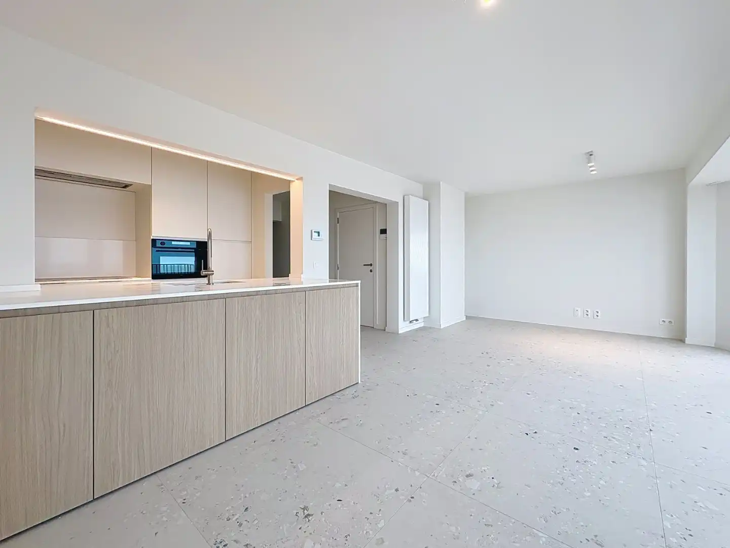 Volledig vernieuwd appartement met frontaal zeezicht foto 17